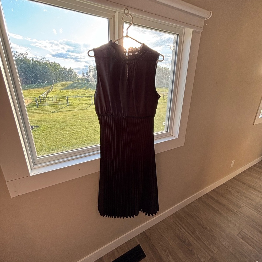 SHEIN Black Pleated Midi Dress
